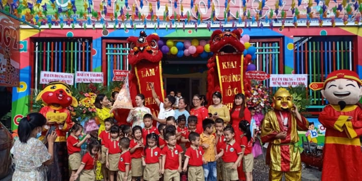 Múa lân khai trương cửa hàng giá rẻ tại Vĩnh Phúc