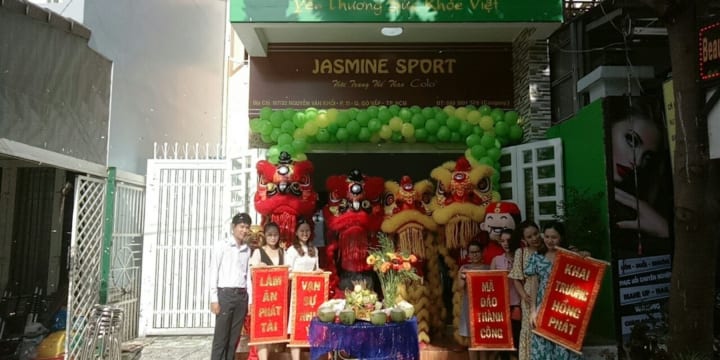 Múa lân khai trương cửa hàng giá rẻ tại Thái Bình