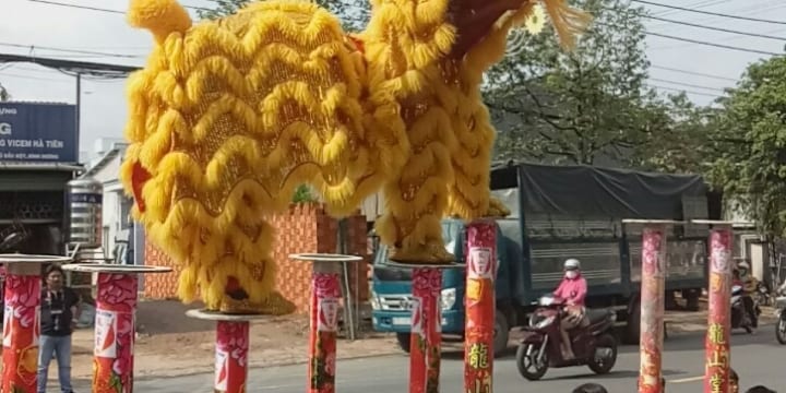 Múa lân khai trương công ty giá rẻ tại Thái Bình