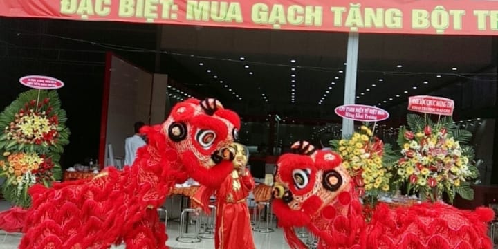 Múa lân khai trương công ty giá rẻ tại Bình Định
