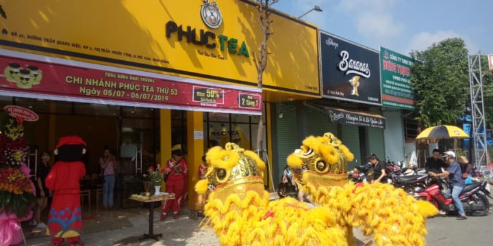 Múa lân khai trương cửa hàng giá rẻ tại Nam Định