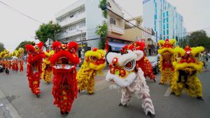 múa lân khai trương 