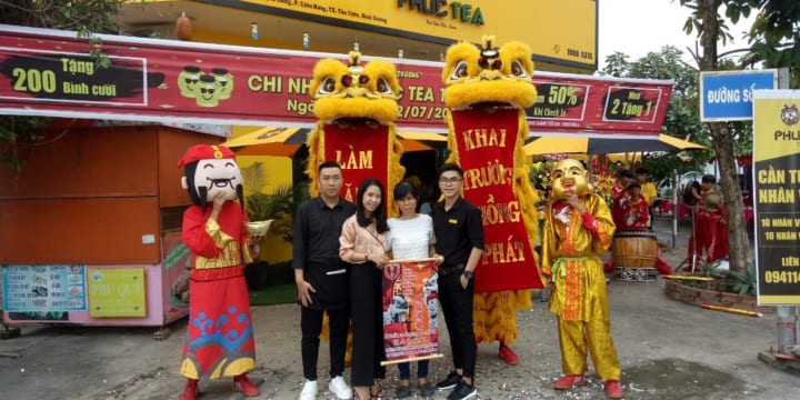 Múa lân khai trương cửa hàng giá rẻ tại TP.Hồ Chí Minh