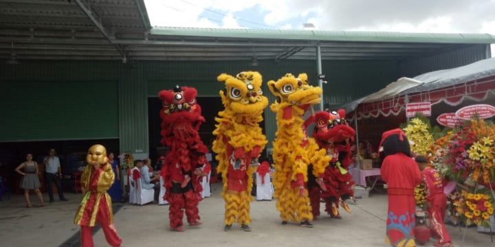 Múa lân khai trương công ty giá rẻ tại An Giang