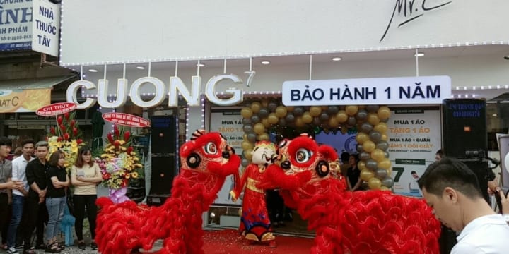 Múa lân khai trương cửa hàng giá rẻ tại Bình Định