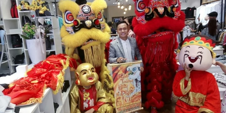  Múa lân khai trương cửa hàng giá rẻ tại Phú Yên
