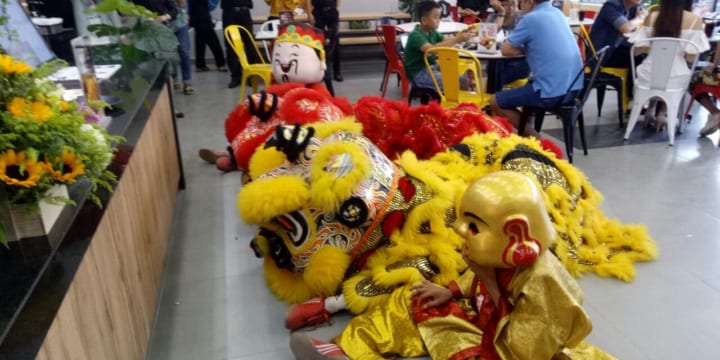 Múa lân khai trương cửa hàng giá rẻ tại Bình Phước