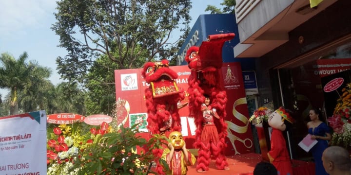Múa lân khai trương công ty giá rẻ tại Phú Yên