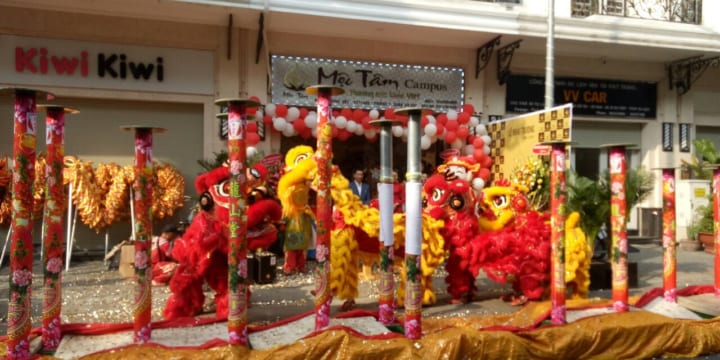 Múa lân khai trương cửa hàng giá rẻ tại Đồng Nai