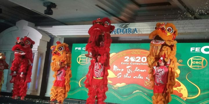 Múa lân khai trương cửa hàng giá rẻ tại Thừa Thiên Huế
