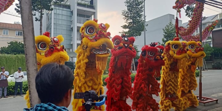 Múa lân khai trương cửa hàng giá rẻ tại Phú Thọ
