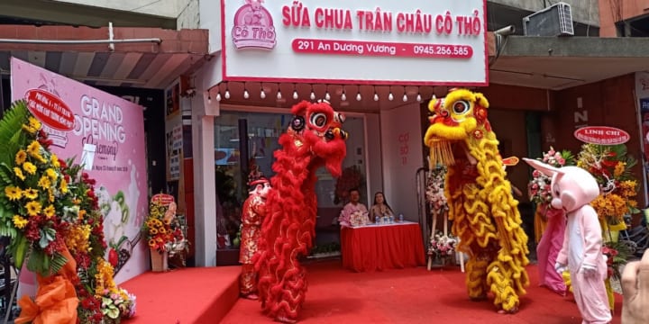 Múa lân khai trương cửa hàng giá rẻ tại Tuyên Quang